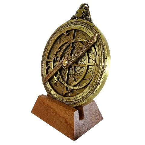 Astrolábio Europeu H32 – Réplica Renascentista Premium com Possibilidade de Personalização por Gravação – Presente Ideal com Elegante Base de Madeira – Altura 12 cm, Feito à Mão com Atenção ao Detalhe