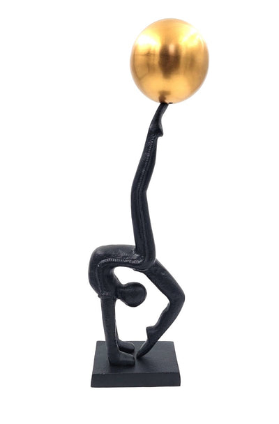 Figura decorativa de yogini em preto e dourado, altura 41 cm, possibilidade de personalização com gravação, ideal para presente
