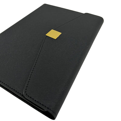 Conjunto de Presente Premium Elegante com Personalização – Caderno de Couro A5, Caneta e Pen Drive 16GB em Estojo Preto e Dourado