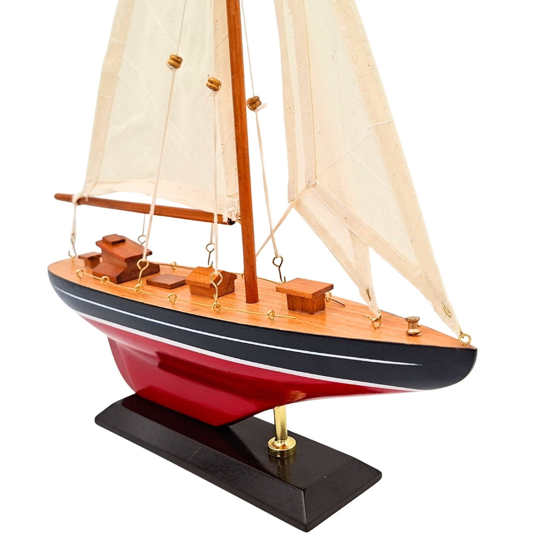 Modelo Elegante de Iate à Vela em Madeira 30 cm com Personalização por Gravação