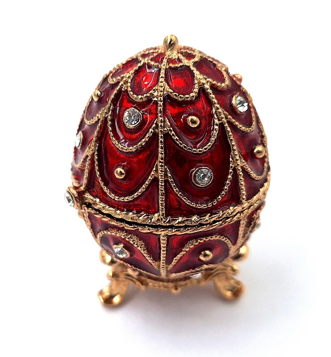 Caixa de metal exclusiva Fabergé com cristais em cor vermelho e dourado, possibilidade de personalização por gravação, ideal para presente, dimensões 5,5x6,5 cm
