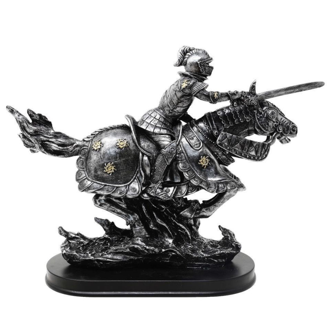 Figura Cavaleiro a Cavalo 31 cm – Polyresina Pintada à Mão com Possibilidade de Personalização por Gravação