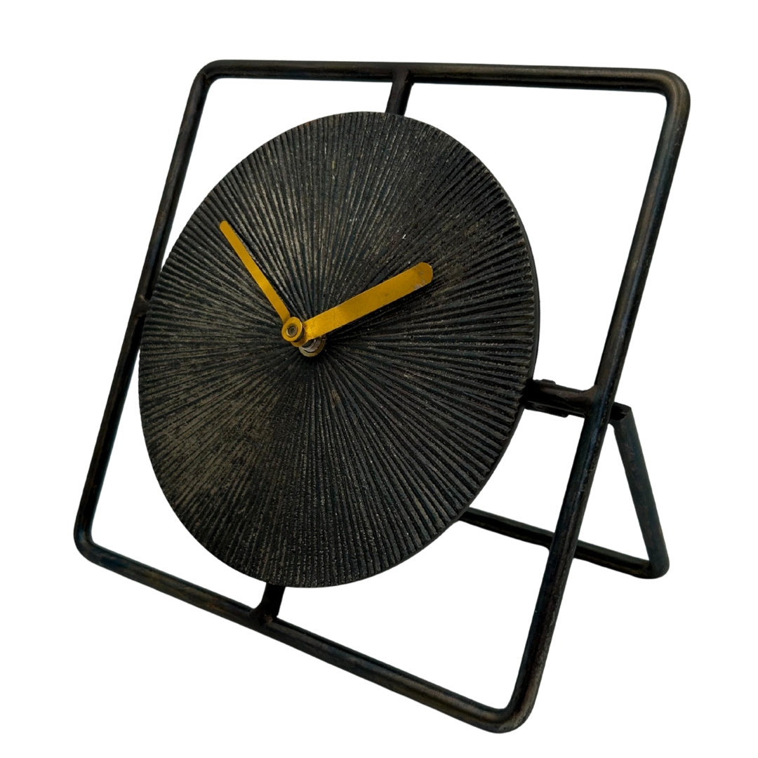 Relógio Metálico Redondo Elegante 20 cm Preto e Dourado com Possibilidade de Personalização por Gravação