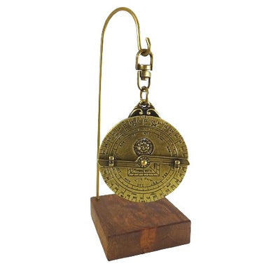 Astrolábio miniatura H81 com base de madeira e possibilidade de personalização por gravação - elemento decorativo elegante para presente a amante da astronomia, altura 13 cm, diâmetro 4,5 cm, execução única com atenção ao detalhe