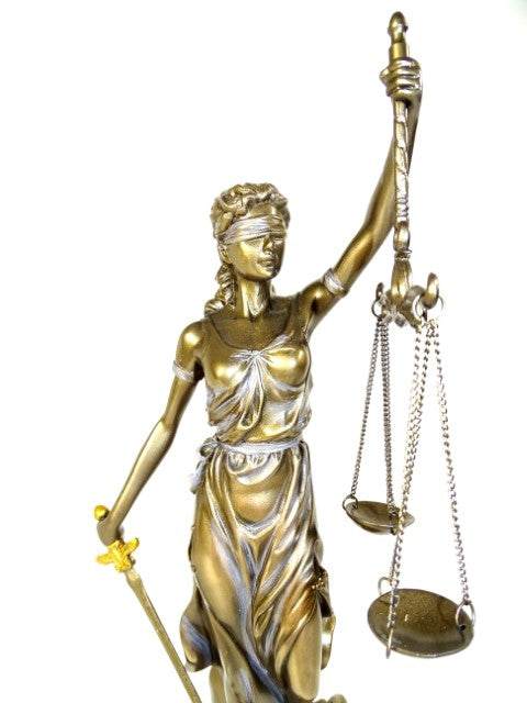 Estatueta Têmis 35 cm com possibilidade de personalização com gravação - presente elegante para advogado, juiz ou consultor jurídico, feita de poli-resina em cor dourada com acabamento antigo