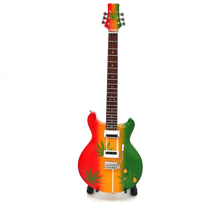 Mini guitarra Bob Marley Tribute Ganja MGT-0468 com possibilidade de gravação personalizada, presente ideal para fãs de reggae, feita à mão em madeira de mogno, altura 27,5 cm, cor amarelo, vermelho, verde, branco