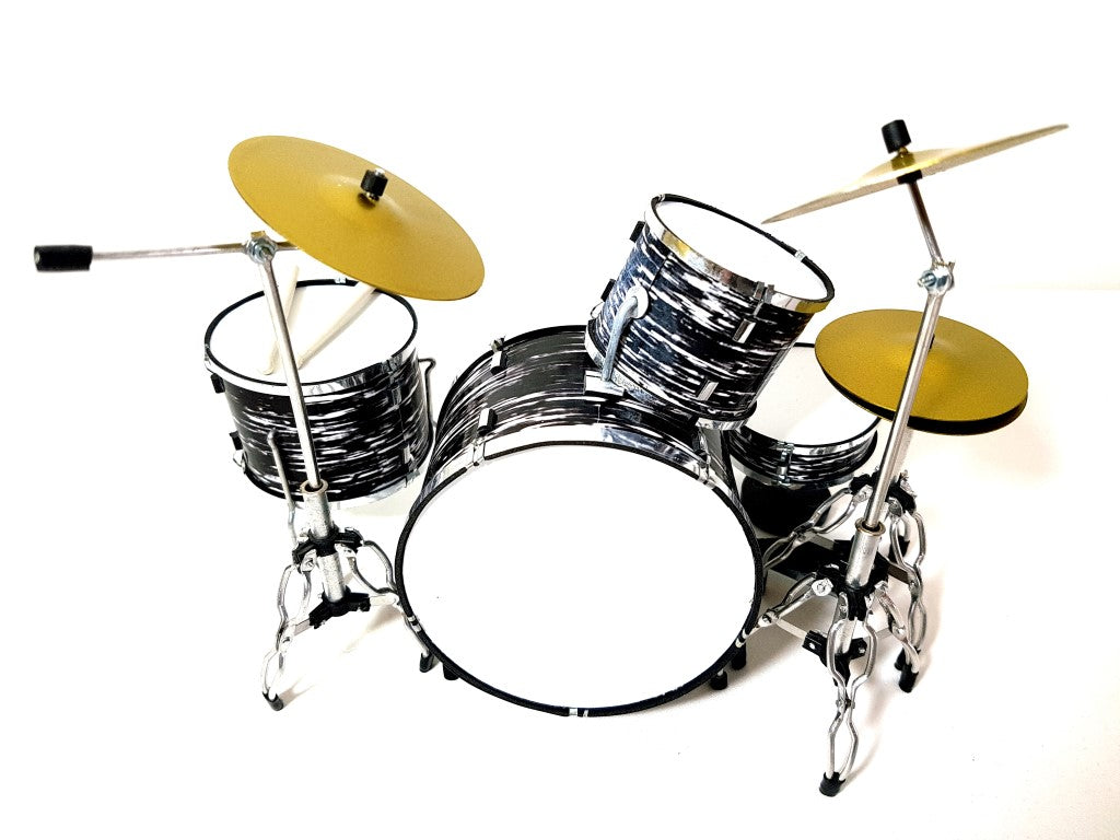 Mini bateria preto e branco MDR-0015 1:5 com possibilidade de personalização por gravação - presente perfeito para amantes de música, feita de metal e plástico, altura 15 cm, largura 20 cm, profundidade 20 cm, para montagem própria