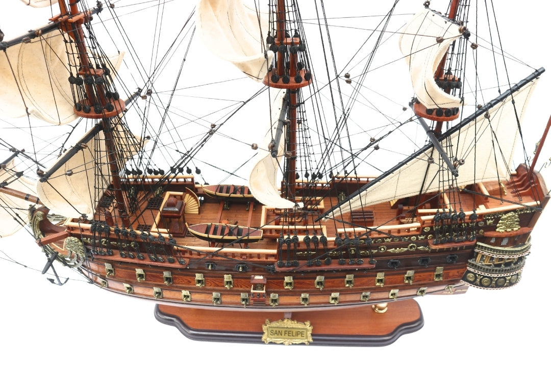 Modelo do veleiro San Felipe 80cm, com possibilidade de personalização por gravação