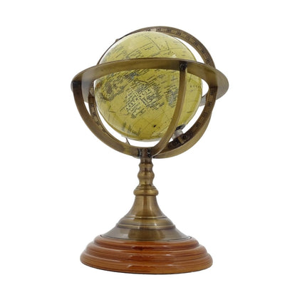Globo decorativo com base em latão e possibilidade de personalização por gravação