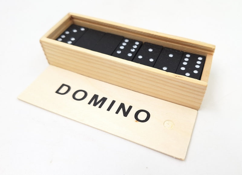 Dominó em caixa de madeira com possibilidade de personalização por gravação - presente ideal para amantes de jogos de tabuleiro, 28 peças de plástico, dimensões da caixa 5 x 15 x 3,5 cm, material: madeira e plástico
