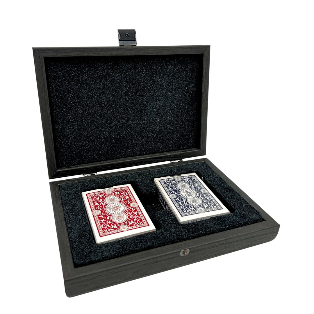 Cartas de jogo exclusivas em caixa decorativa com possibilidade de personalização por gravação - Azul escuro e vermelho, caixa de madeira com forro de veludo
