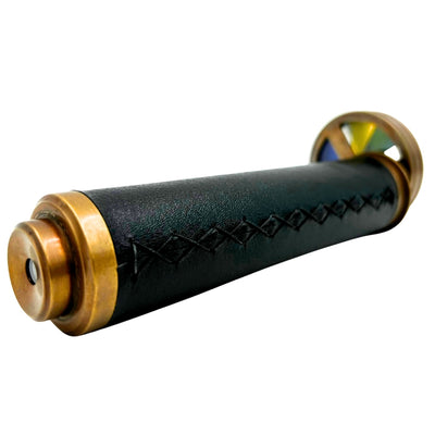 Caleidoscópio Retro de Latão e Couro com Possibilidade de Personalização por Gravação - Presente Elegante com 18 cm de Altura e 5,5 cm de Diâmetro