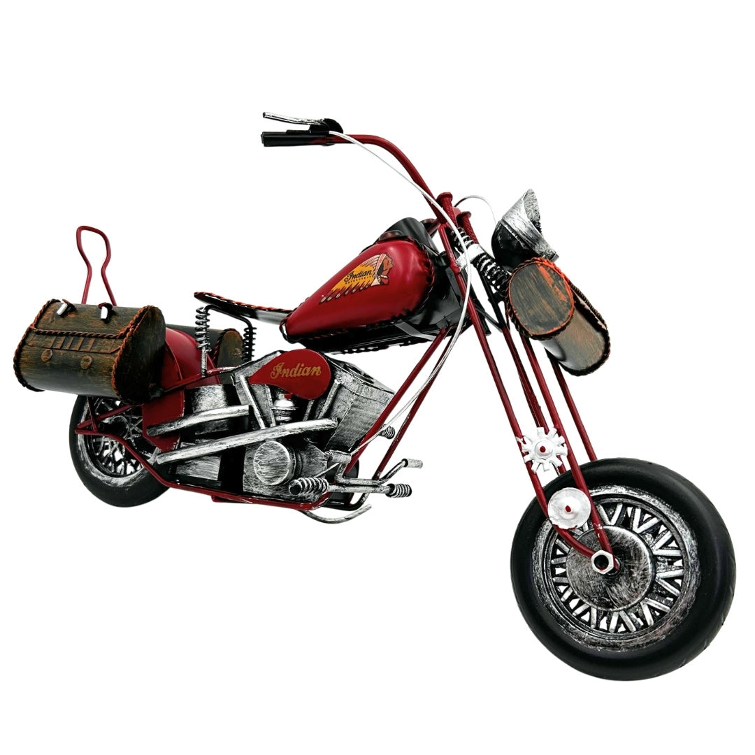 Modelo clássico grande de motocicleta chopper em metal na cor vermelha com possibilidade de personalização por gravação