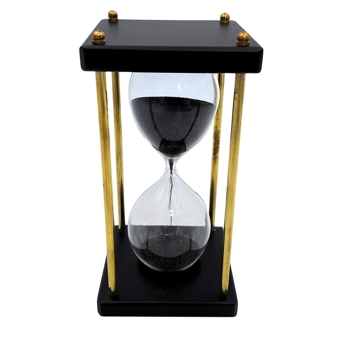 Ampulheta de Latão e Madeira 5 minutos com Areia Preta com Possibilidade de Personalização por Gravação – Decoração Retro Elegante para Presente com Altura de 16 cm