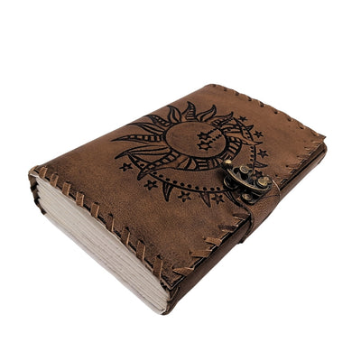 Caderno de pele retro Sol e Lua 200 páginas com possibilidade de personalização por gravação, bege e castanho, ideal para presente a artista ou amante da magia do quotidiano