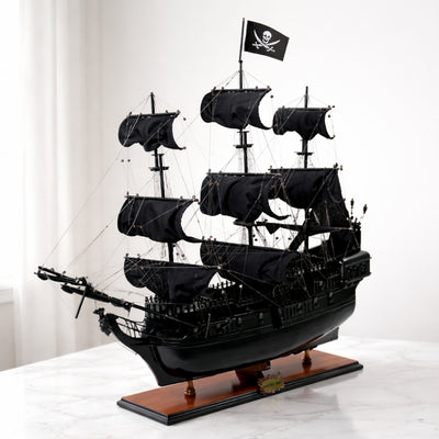 Modelo de Navio Pirata Pérola Negra BP80R com Possibilidade de Personalização por Gravação, comprimento 89 cm, presente exclusivo para qualquer ocasião, artesanato artístico, base em madeira