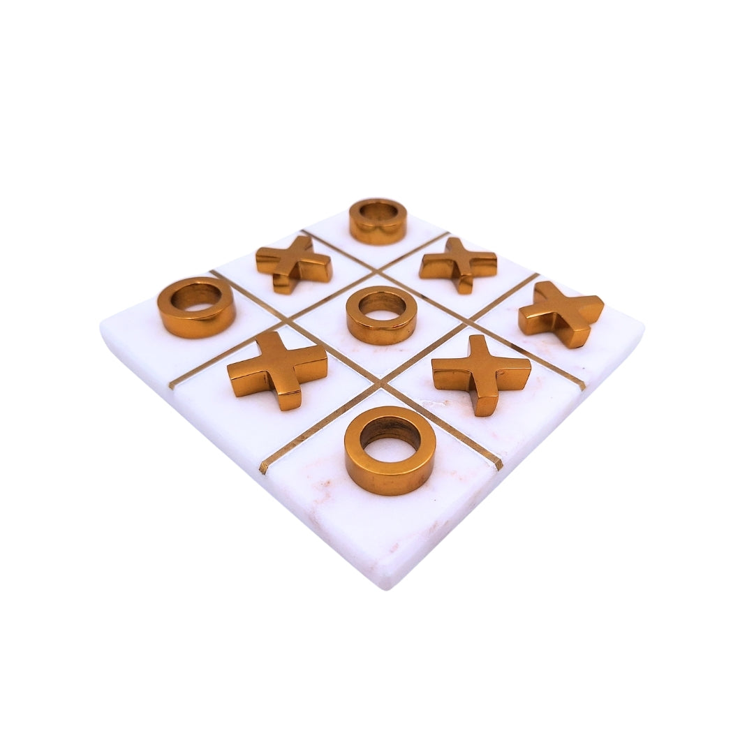 Jogo da Velha Elegante com Base em Mármore e Possibilidade de Personalização com Gravação – Presente Ideal no Estilo Glamour, Dimensões 14 x 14 cm, Material: Mármore e Latão