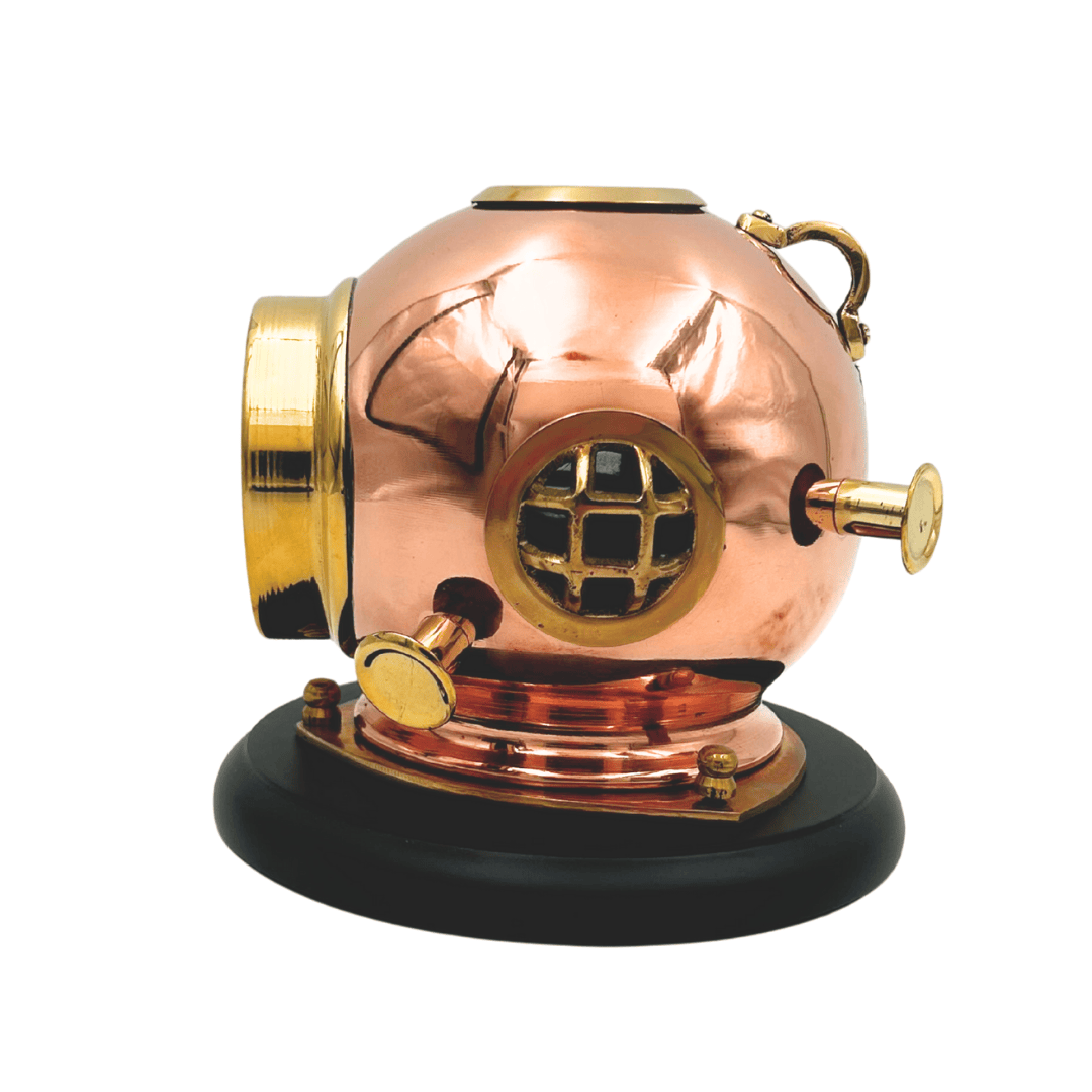 Relógio de Secretária Capacete de Mergulhador com Bússola - Latão em Base de Madeira com Possibilidade de Gravação Personalizada - Presente Ideal para Amantes do Mar e do Estilo Vintage - Altura 16 cm, Diâmetro do Relógio 8,5 cm