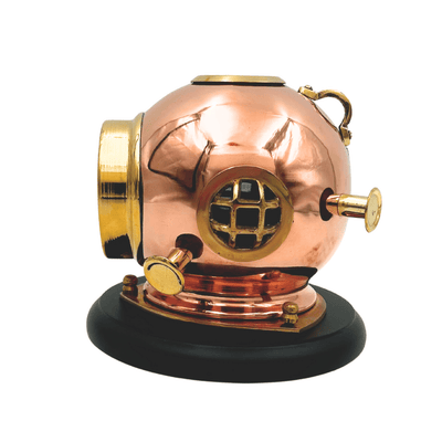 Relógio de Secretária Capacete de Mergulhador com Bússola - Latão em Base de Madeira com Possibilidade de Gravação Personalizada - Presente Ideal para Amantes do Mar e do Estilo Vintage - Altura 16 cm, Diâmetro do Relógio 8,5 cm