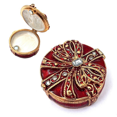 Caixa de presente exclusiva em metal com cristais B0118-08 em cor vermelho e dourado, possibilidade de personalização por gravação, ideal para joias e presente elegante para qualquer mulher, dimensões 4x4x1 cm, estilo glamour
