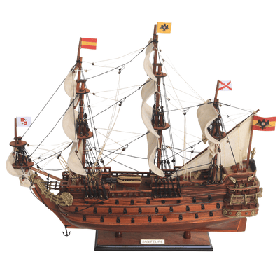 Modelo exclusivo do veleiro San Felipe – SF4, com possibilidade de personalização por gravação