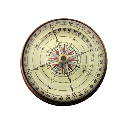 Bússola Estilosa de Lente em Latão e Vidro com Possibilidade de Personalização por Gravação - Gadget Retro para Secretária, Presente Ideal para Viajante - Diâmetro 6,3 cm, Altura 3 cm, Cor Bege, Vermelho e Preto