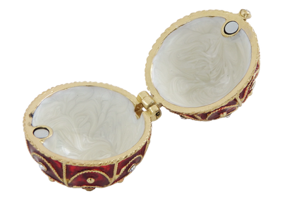 Caixa de metal exclusiva Fabergé com cristais em cor vermelho e dourado, possibilidade de personalização por gravação, ideal para presente, dimensões 5,5x6,5 cm