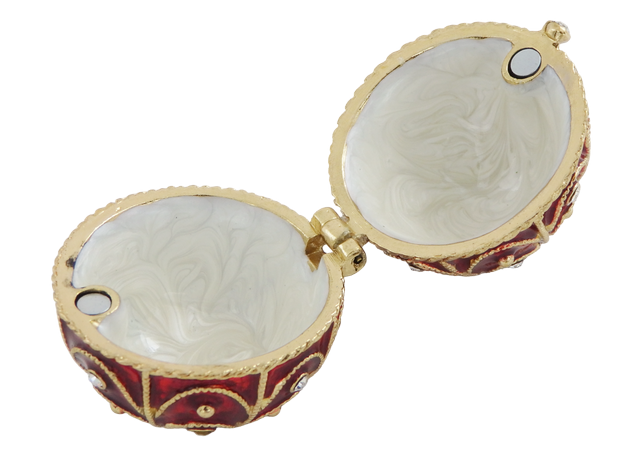 Caixa de metal exclusiva Fabergé com cristais em cor vermelho e dourado, possibilidade de personalização por gravação, ideal para presente, dimensões 5,5x6,5 cm