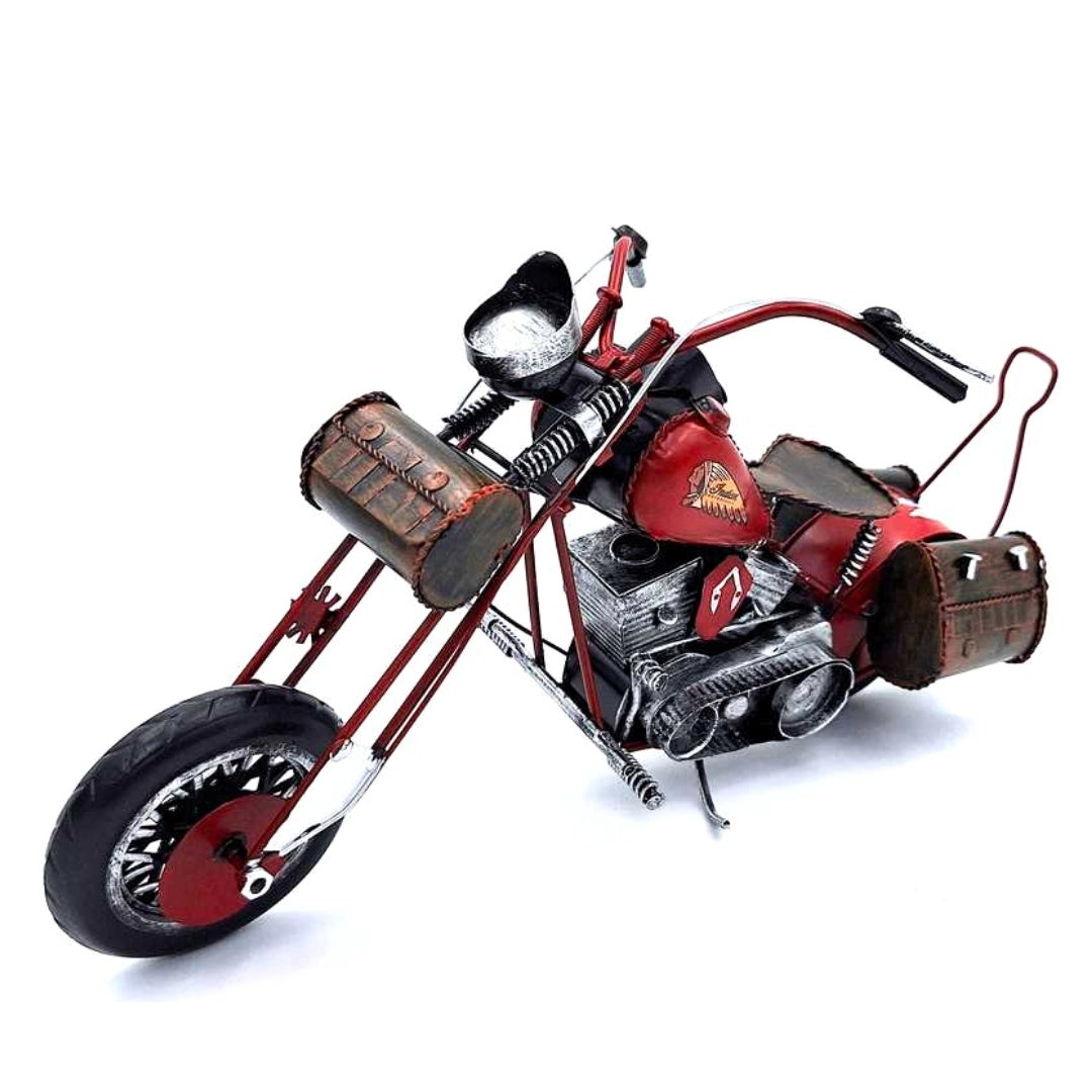 Modelo clássico grande de motocicleta chopper em metal na cor vermelha com possibilidade de personalização por gravação