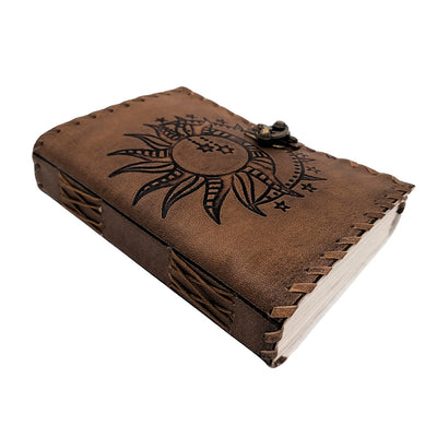 Caderno de pele retro Sol e Lua 200 páginas com possibilidade de personalização por gravação, bege e castanho, ideal para presente a artista ou amante da magia do quotidiano
