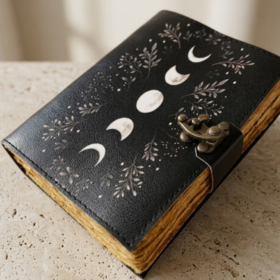 Caderno de Couro Retro com Fases da Lua com Gravação