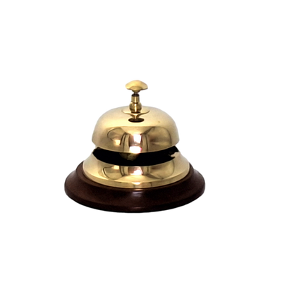 Gongo de latão para hotel com base de madeira TB27/4 com possibilidade de personalização por gravação, presente elegante em cor dourada e castanha, altura 11 cm, diâmetro 12 cm