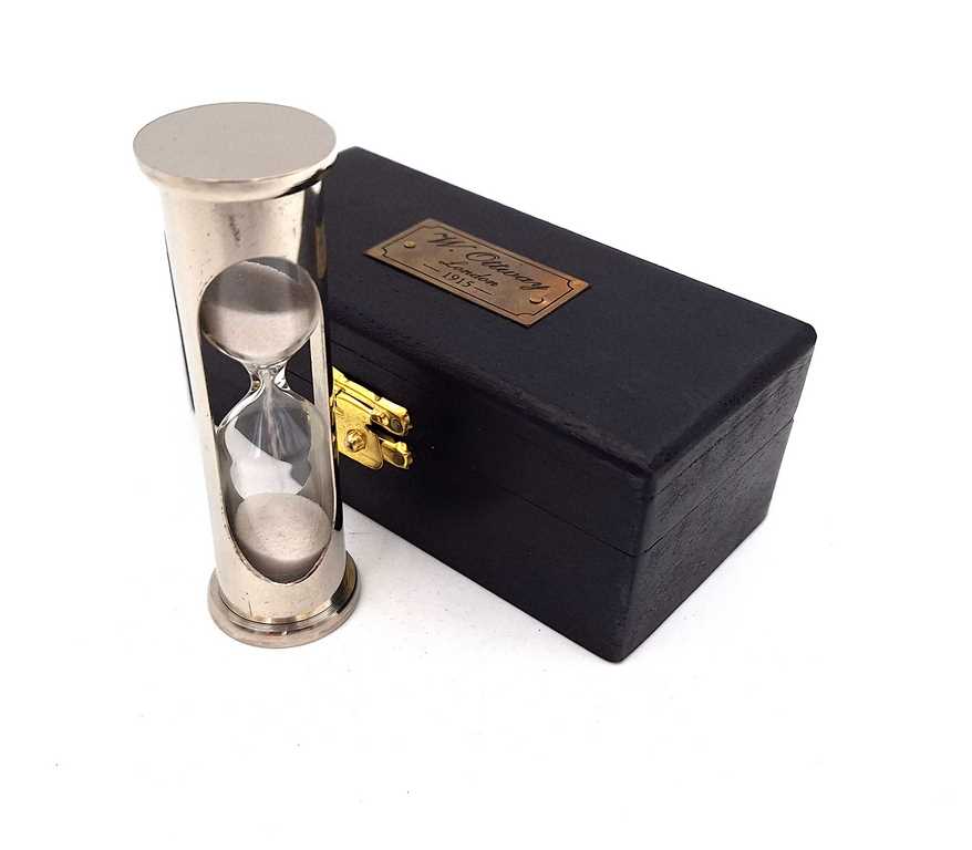 Ampulheta em Latão Retro com Caixa de Madeira - Gravação Personalizada - Presente Ideal para 1 Minuto - Altura 8,5 cm - Decoração Elegante para Secretária