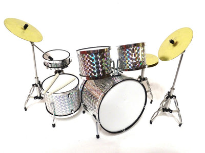 Mini bateria colecionável MDR-0039 em cor prata-cromo, escala 1:5, possibilidade de gravação personalizada, ideal para presente, altura 15 cm, feita de metal e plástico