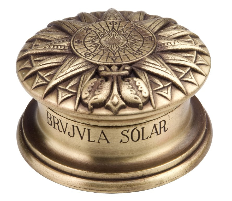 Bússola Solar de Latão Renascentista com Gravação - Presente Vintage Elegante com 4,5 cm de altura e 8,5 cm de diâmetro
