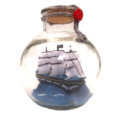 Miniatura de veleiro em garrafa com possibilidade de personalização por gravação – decoração náutica clássica para presente, 10 x 10 x 11 cm