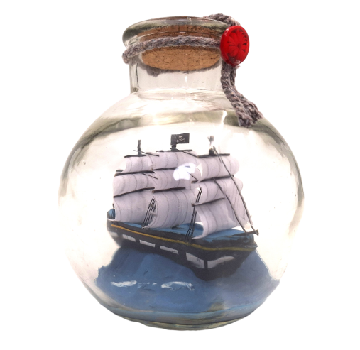 Miniatura de veleiro em garrafa com possibilidade de personalização por gravação – decoração náutica clássica para presente, 10 x 10 x 11 cm