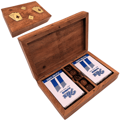 Conjunto Elegante de Jogos de Cartas e Dados em Caixa de Madeira com Decorações em Latão