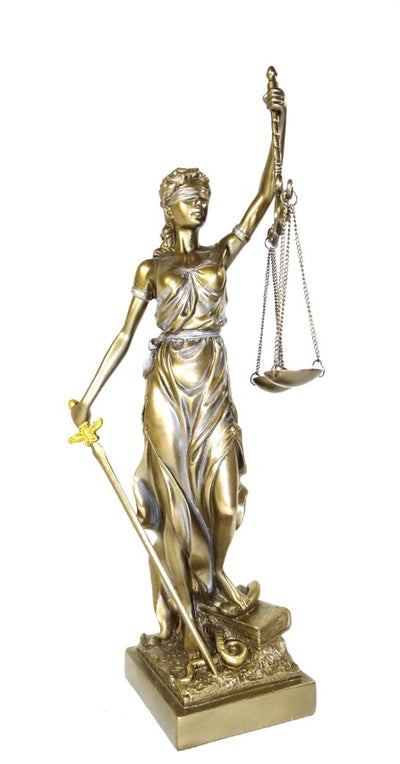 Estatueta Têmis 35 cm com possibilidade de personalização com gravação - presente elegante para advogado, juiz ou consultor jurídico, feita de poli-resina em cor dourada com acabamento antigo