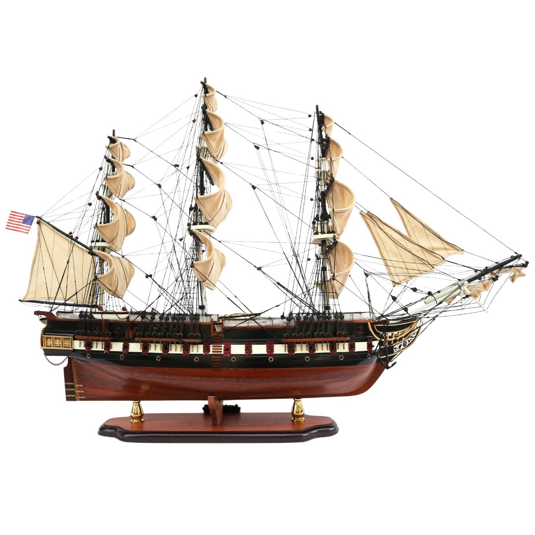 Grande modelo exclusivo do veleiro USS Constitution 100cm com possibilidade de personalização por gravação