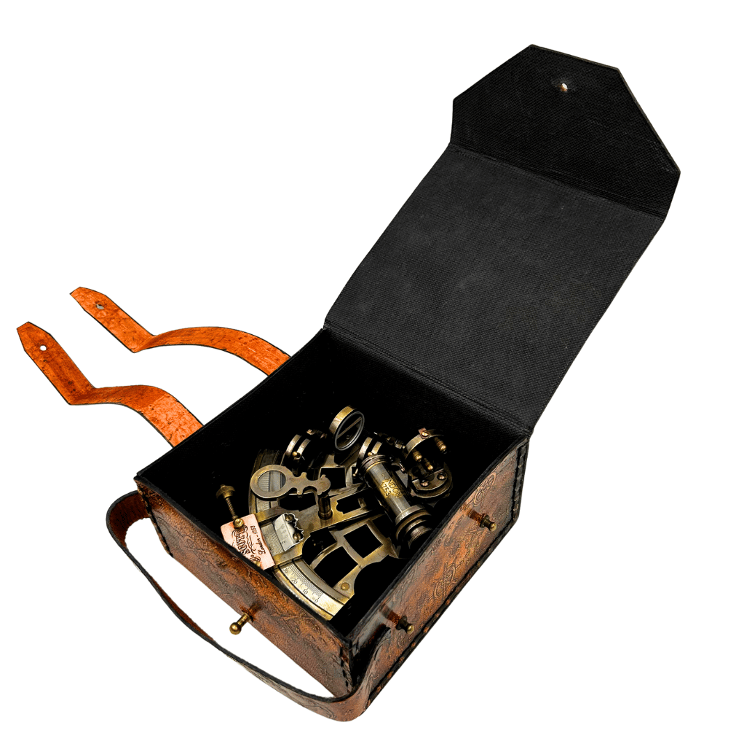 Sextante retro de latão em estojo de couro - instrumento de navegação elegante com possibilidade de gravação - presente ideal para amantes de vela e história - dimensões 13x12x7 cm