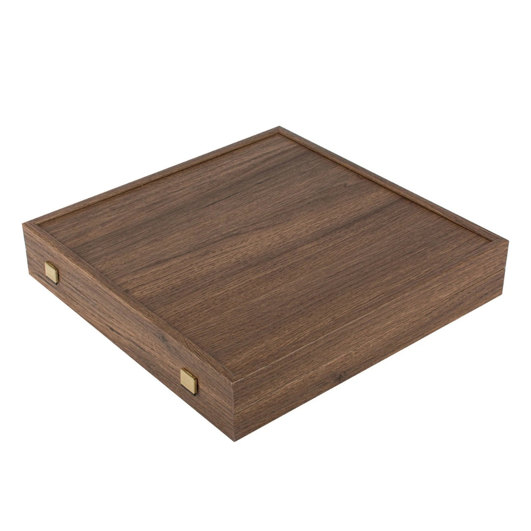 Xadrez metálico exclusivo com tabuleiro de latão 44 x 44 cm – Peças medievais com possibilidade de personalização por gravação