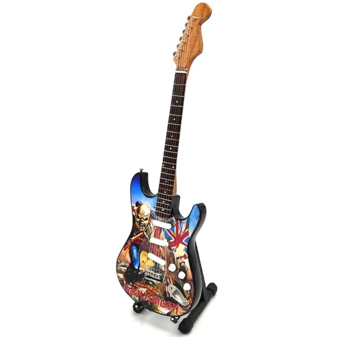 Mini guitarra decorativa Iron Maiden “The Trooper” em mogno - ornamento feito à mão para fãs de música