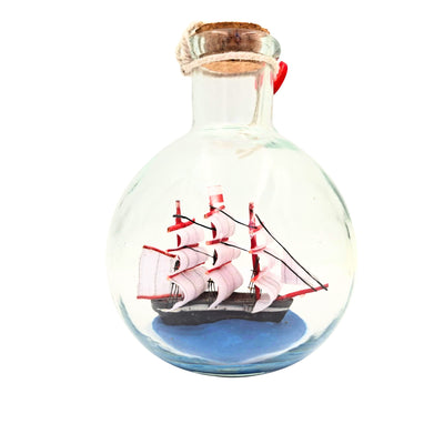 Barco na Garrafa Rafandynka com possibilidade de personalização por gravação – decoração marítima clássica de 8,5 cm, presente para amantes da vela
