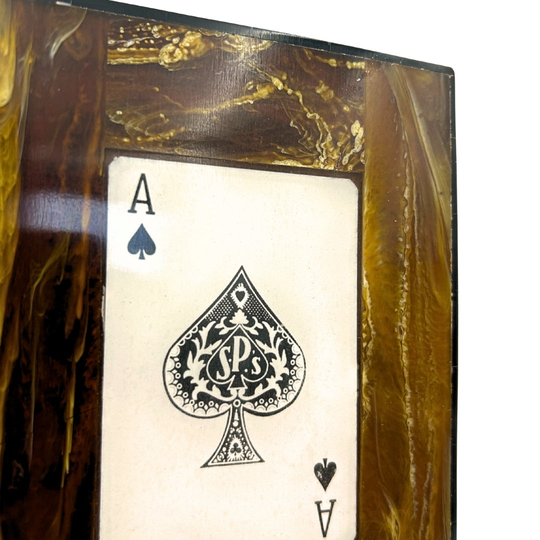 Conjunto elegante de dois baralhos de cartas numa caixa de resina com possibilidade de personalização por gravação