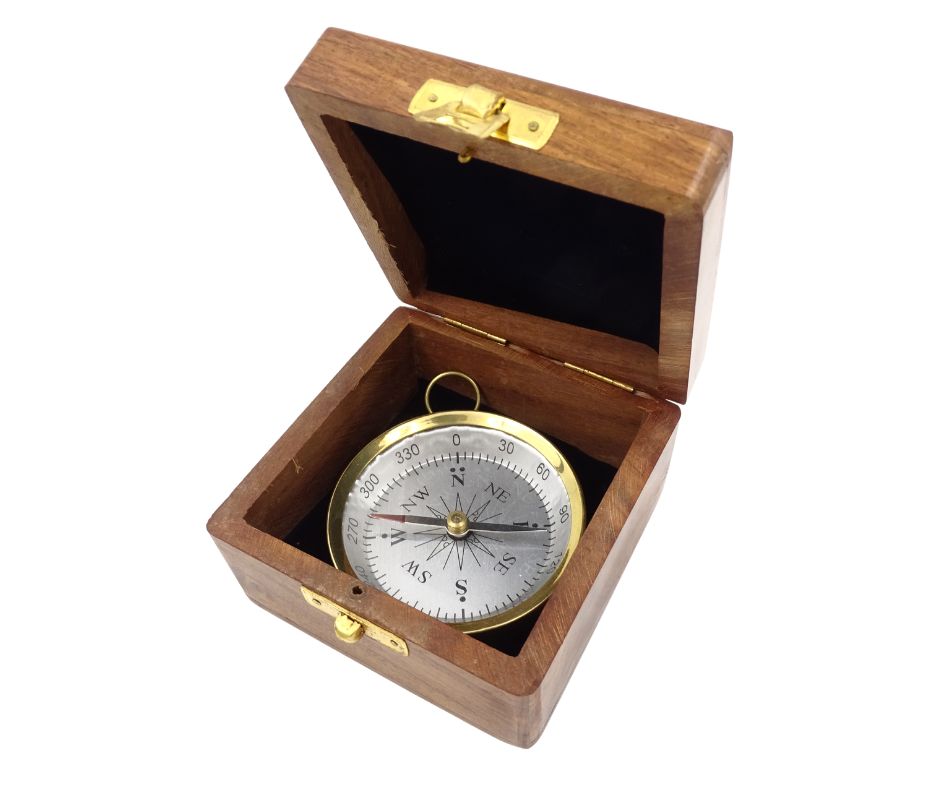 Bússola de latão em caixa de madeira com possibilidade de personalização por gravação - presente elegante para amantes da marinharia, diâmetro 7,5 cm, altura 1,5 cm
