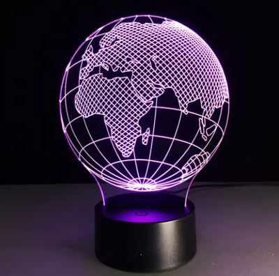 Candeeiro LED Globo com 7 cores de luz, possibilidade de personalização por gravação, presente ideal para viajantes, altura 17 cm, cabo USB