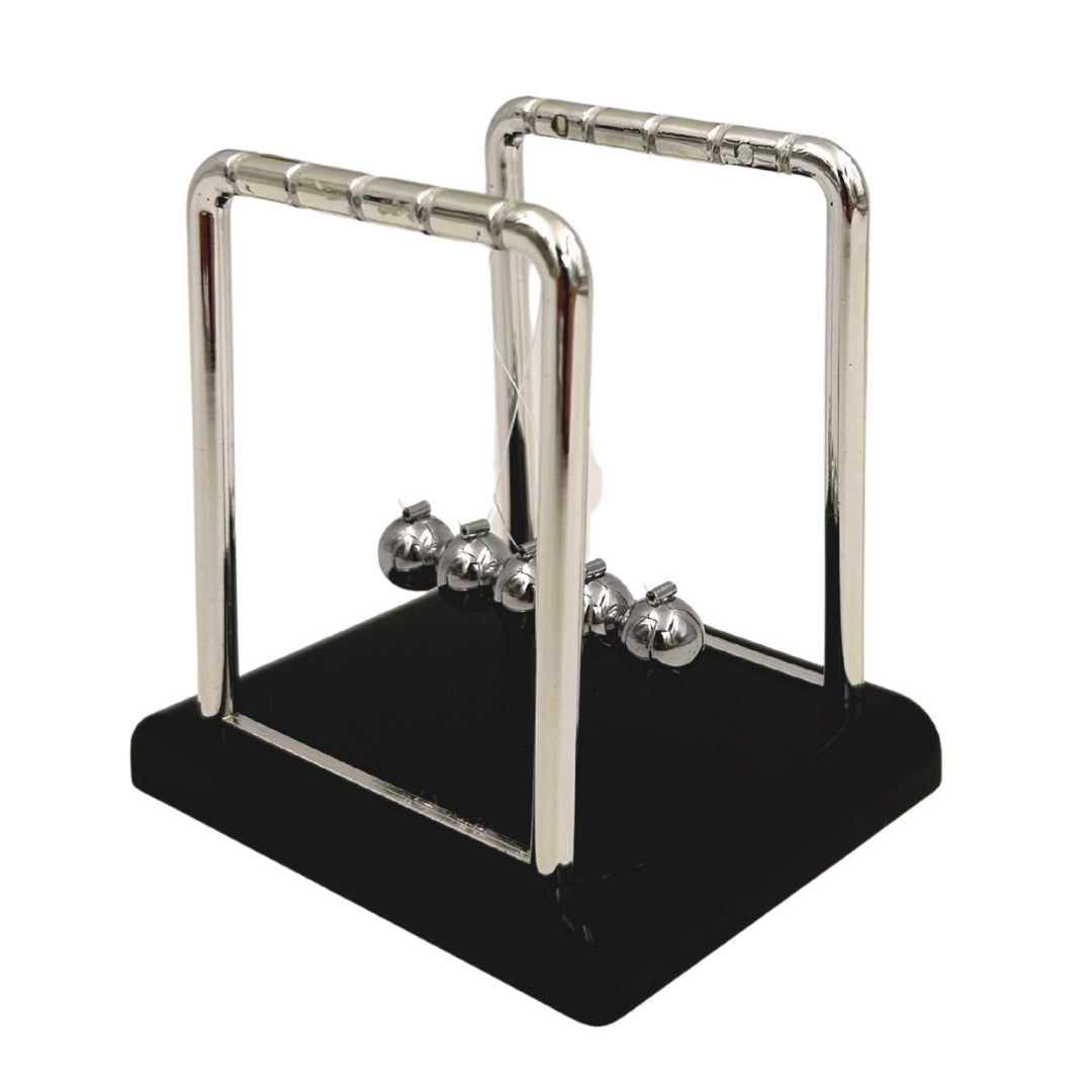 Pêndulo de Bolas de Newton com Gravação – Gadget Antiestresse Elegante para Secretária, Ideal para Presente – Altura 9 cm, Bolas de Aço, Design Minimalista