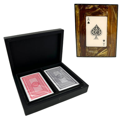 Conjunto elegante de dois baralhos de cartas numa caixa de resina com possibilidade de personalização por gravação