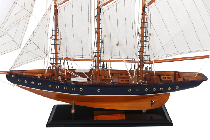 Modelo de escuna Atlantic 72 cm - Réplica do navio lendário com possibilidade de personalização por gravação - Presente ideal para amantes da vela - Feito em madeira com velas de tecido